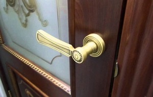 Установка дверной ручки в Новомосковске